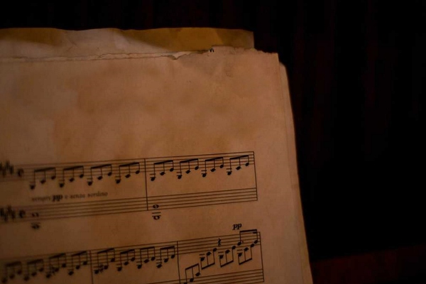 Фотография перформанса «Пианист»